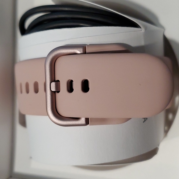 Samsung Galaxy Active 2 watch in rose. 40mm - Picture 4 of 7